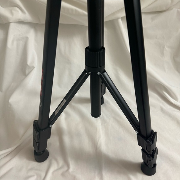 Bosch Laser/Leveling Tripod - Picture 6 of 6